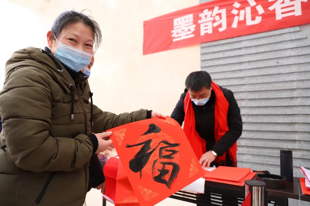 【翰墨迎春】宿迁市书法家协会书法家走进市钟吾医院写春联、送祝福(图4)