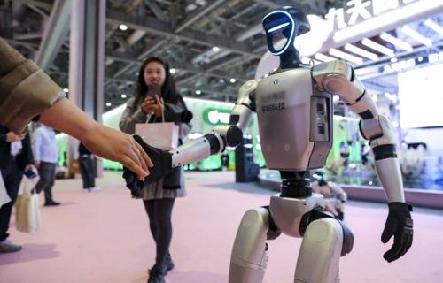 他们以独特的视角和敏锐的洞察力不断探索科技的未知领域用他们的智慧和勇气推动着科技的进步和发展他们不仅